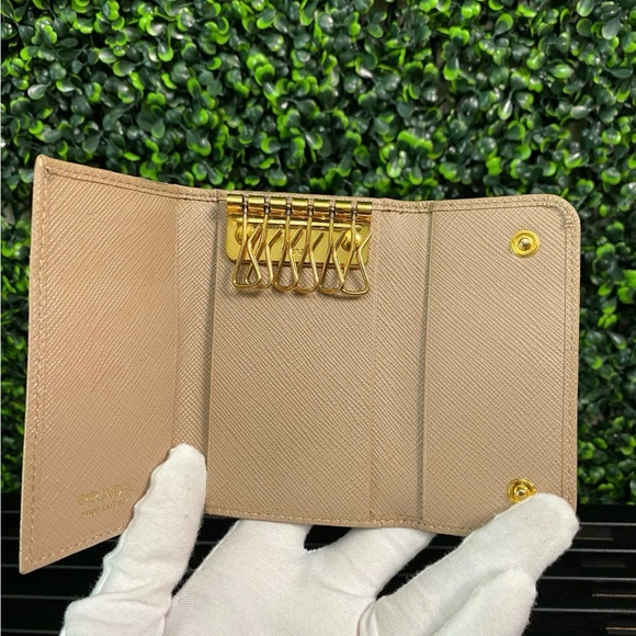 PRADA Saffiano 6 Key Holder in Nude Color - Picture 3 of 10